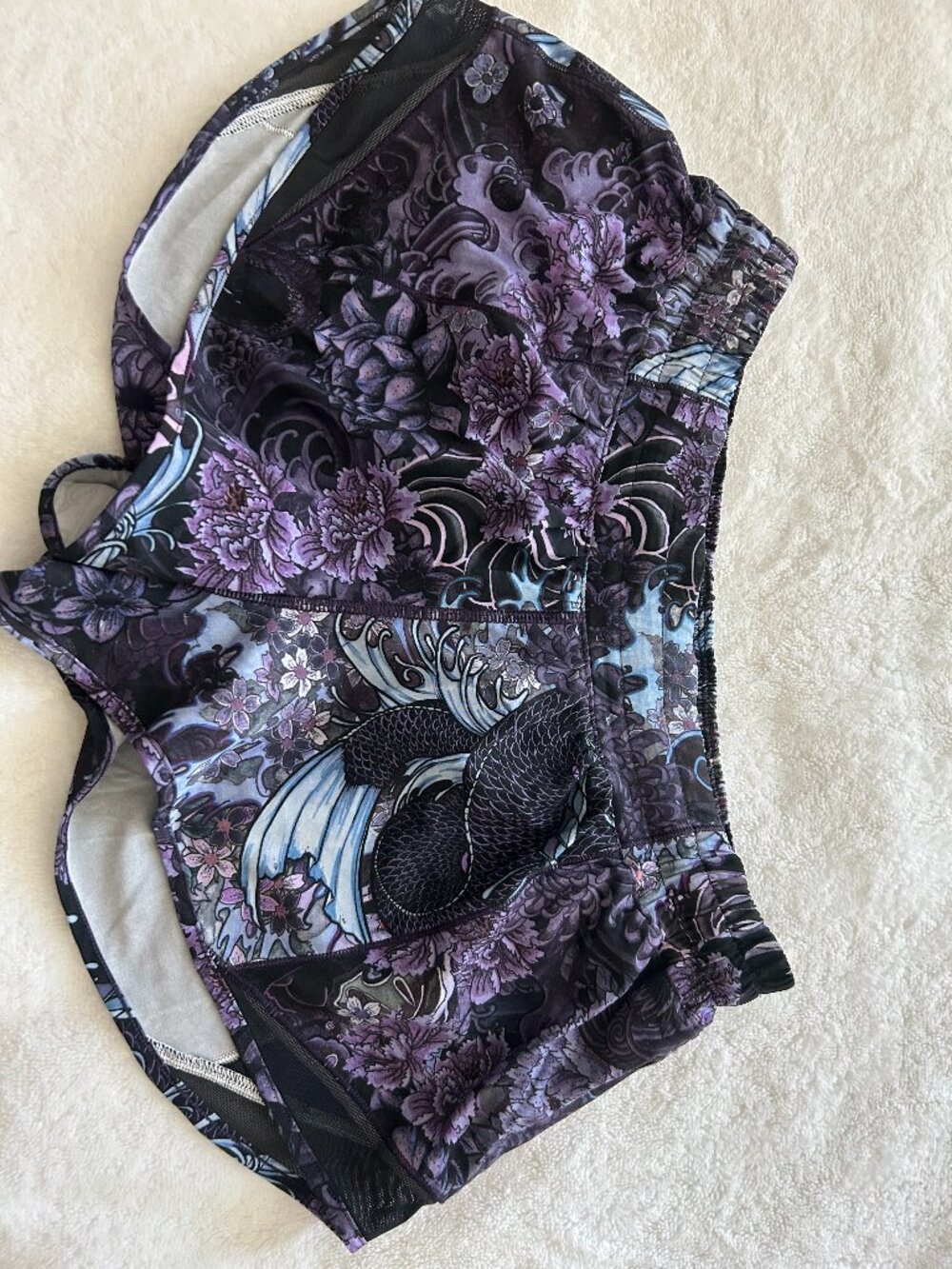 Lululemon Hotty Hot Short 2.5" Inseam Size 10